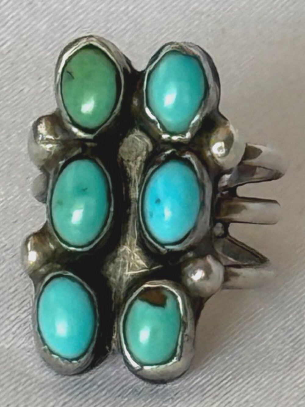 VINTAGE HANDMADE ZUNI TURQUOISE 6 GEMSTONE ROW STERLING SILVER RING SIZE 3 6g